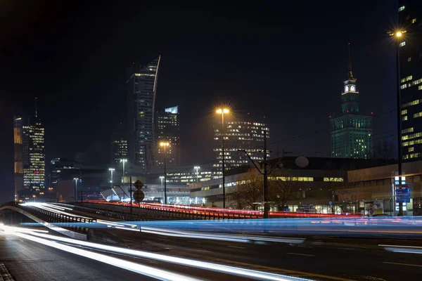 Warsawa Financial Center di malam hari — Stok Foto