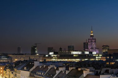 Varşova şehir merkezinde üzerinden günbatımı 