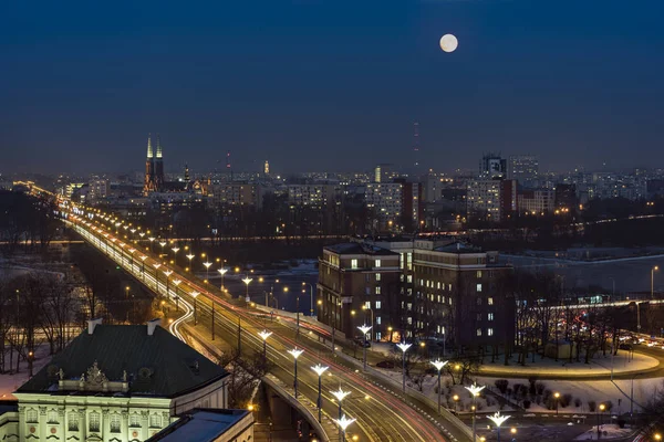 Volle maan over Warsaw Stad — Stockfoto