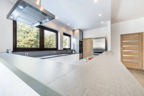 Modern kitchen interior with stainless steel appliances — Stock Photo, Image