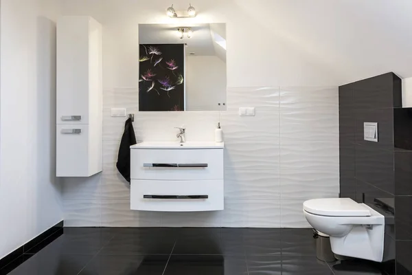 モダンなデザインの快適なバスルーム — ストック写真