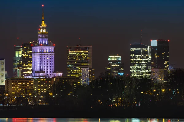 Noc panorama panoramę Warszawy — Zdjęcie stockowe