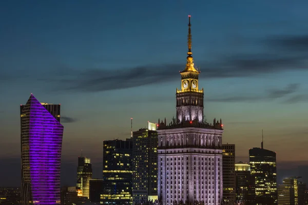 Zonsondergang over Warschau downtown district — Stockfoto