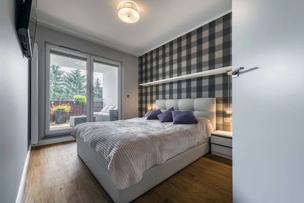 Chambre moderne avec motif damier — Photo