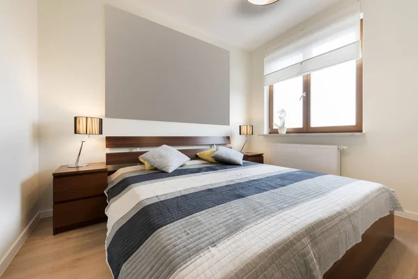 Modernes Schlafzimmer in beige — Stockfoto