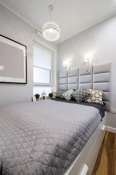 Små moderna sovrum inredning — Stockfoto