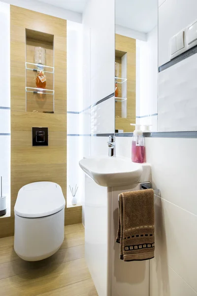 작은 현대 화장실 — 스톡 사진