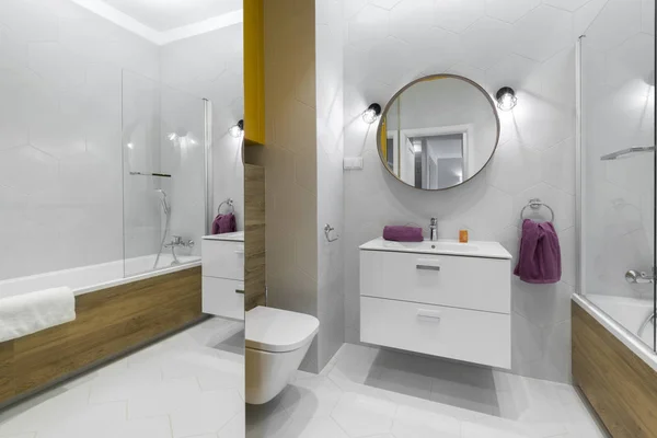 Modern bathroom with oval mirror — Stock Photo, Image