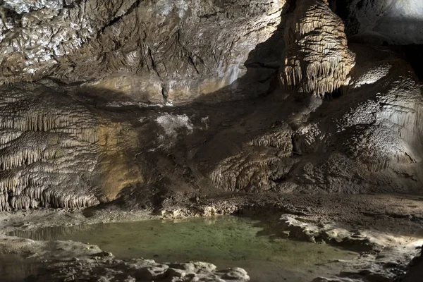 Ondergrondse meer in de Demanovska Cave of Liberty — Stockfoto