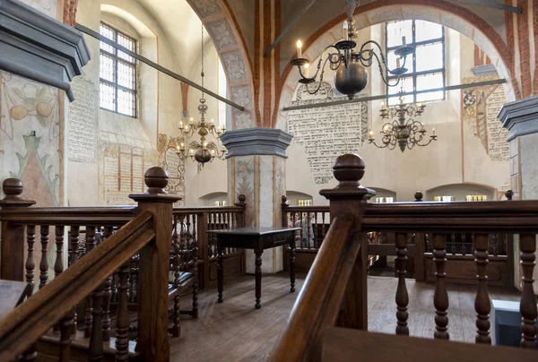 Innenraum des historischen großen Synagogengebäudes — Stockfoto