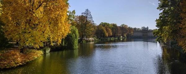 Palacio Real sobre el Agua en el Parque Lazienki, Varsovia —  Fotos de Stock