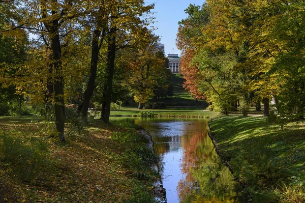 The Royal Lazienki (Baths) Park ve Varšavě. — Stock fotografie