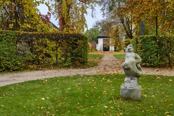 Французский сад во Дворце Небороу — стоковое фото