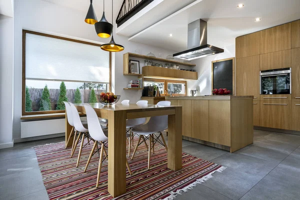 Modern iç tasarım - açık uzay mutfağı — Stok fotoğraf