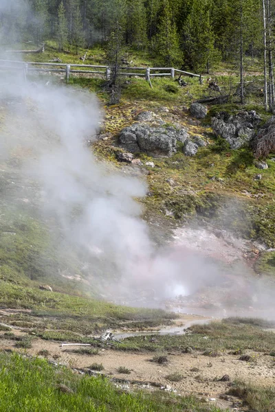 Des Künstlers Farbtopf Geysire Becken — Stockfoto