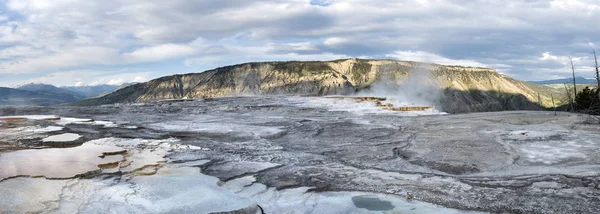 Obere Terrasse Mammut-Thermalquellen, Yellowstone — Stockfoto