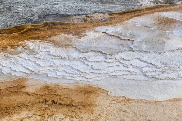 Formacje wapienne i skalne, Yellowstone, Usa — Zdjęcie stockowe