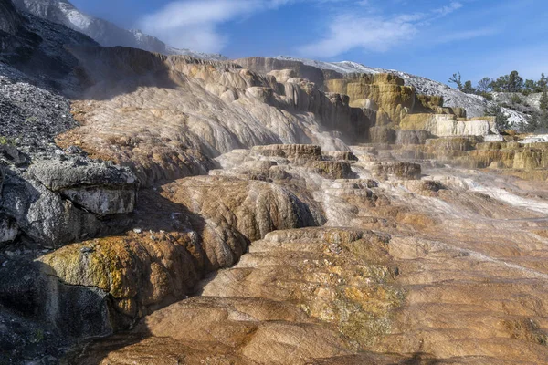 Terraço inferior Mamute Hot Springs, Yellowstone — Fotografia de Stock