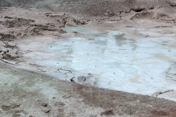 Cuenca Norris Geyser en el Parque Nacional de Yellowstone —  Fotos de Stock