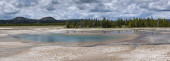 Midway gejzír povodí tyrkysový bazén v Yellowstone National Par