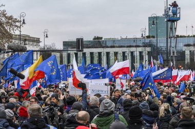 March of a Thousand Gown in Warsaw