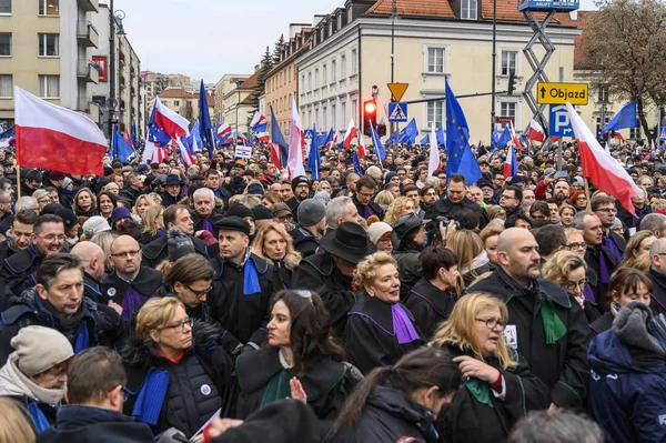 Marcha de mil vestidos en Varsovia — Foto de Stock