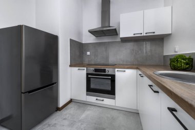 Küçük bir mutfak modern bir iç tasarım konsepti.