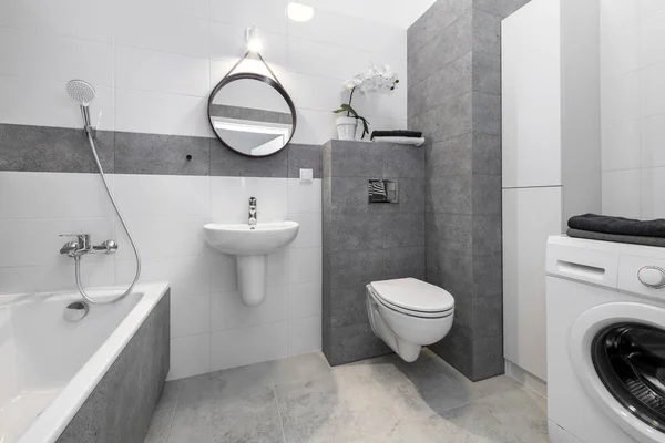 Baño Diseño Interior Con Paredes Blancas Acabado Gris —  Fotos de Stock