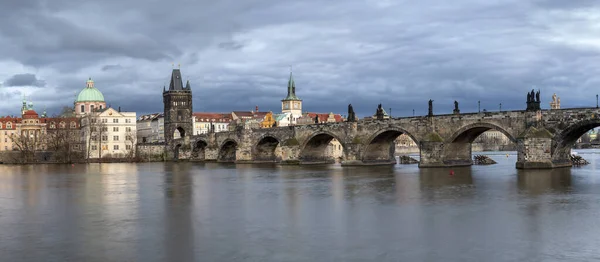 Çek Cumhuriyeti Prag Daki Vltava Nehri Üzerindeki Charles Köprüsü Nün — Stok fotoğraf