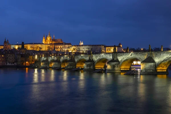 Prag Çek Cumhuriyeti Ndeki Assisi Kilisesi Nden Francis Ile Dünyaca — Stok fotoğraf