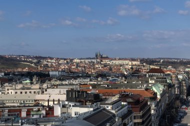 PRAG, CZECH REPUBLIC - 8 Mart 2020: Avrupa 'nın en turistik kentlerinden biri olan Prag şehri Prag, Çek Cumhuriyeti