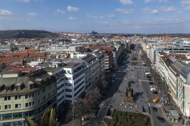 PRAG, CZECH REPUBLIC - 8 Mart 2020: Avrupa 'nın en turistik kentlerinden biri olan Prag şehri Prag, Çek Cumhuriyeti