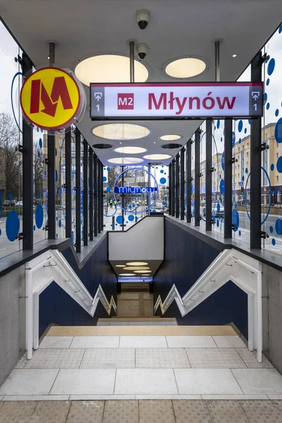 Warsaw Polen April 2020 Toegang Tot Het Gloednieuwe Metrostation Mlynow — Stockfoto