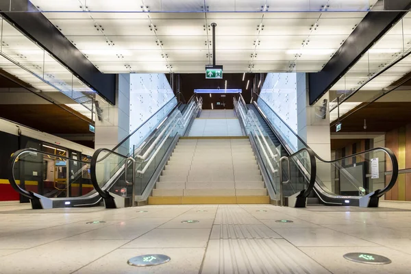 Warsaw Poland April 2020 Helt Tunnelbanestation Med Tunnelbana Plocka Den — Stockfoto