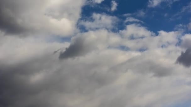 Tempo Lapso Nuvens Brancas Suaves Que Movem Céu Azul Claro — Vídeo de Stock