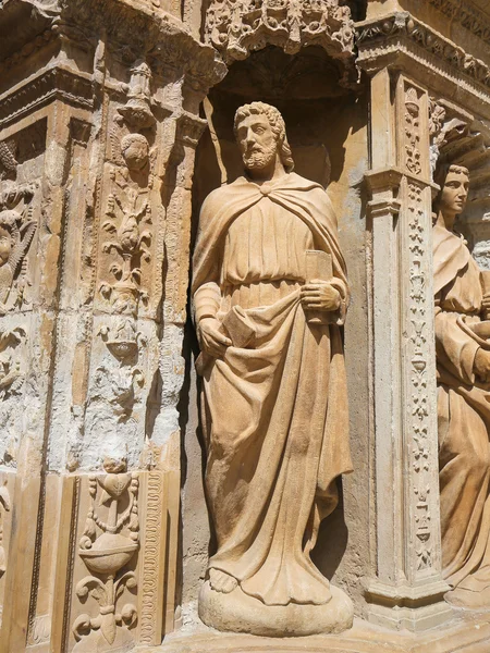 El apóstol san Matías en la iglesia de Santo Tomás de Haro, L — Foto de Stock