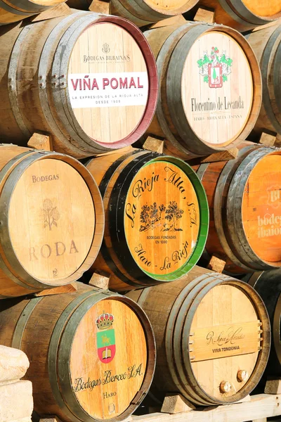 Barris de vinho em Haro, La Rioja, Espanha — Fotografia de Stock