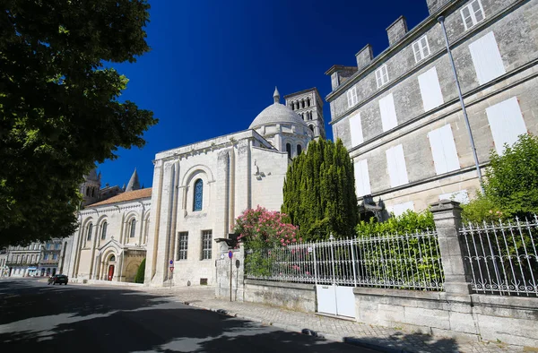 Romanska katedralen i Angoulême, France. — Stockfoto