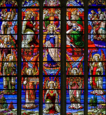 Vitray - taç giyme töreni Meryem tarafından Holy Trinity