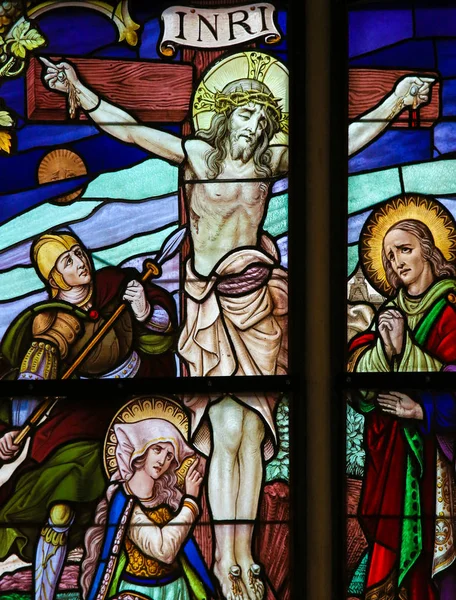 Jesús en la cruz - vidrieras — Foto de Stock