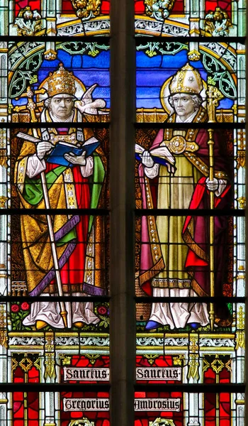Святые Григорий и Амвросий - Запятнанное стекло — стоковое фото