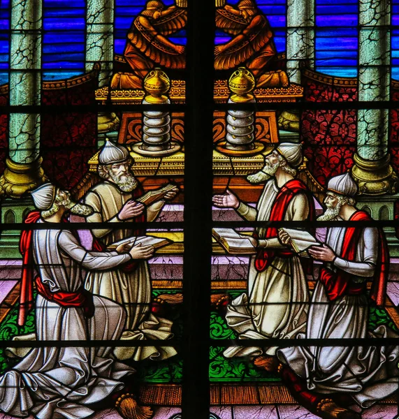 Stained Glass - Rabbis worshipping God — Stock Photo, Image