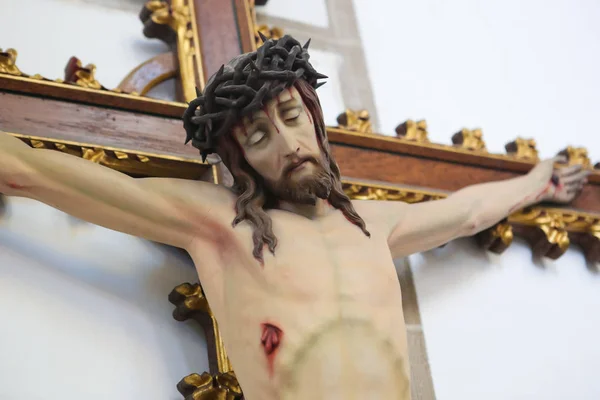 Jesus am Karfreitag - Statue in der Kathedrale von Mechelen — Stockfoto