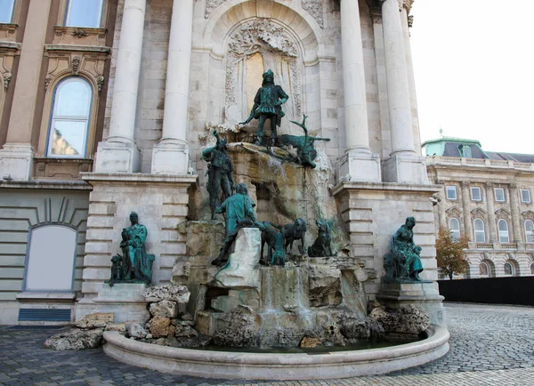 Fuente Matthias en el Castillo de Buda, Budapest, Hungría — Foto de Stock