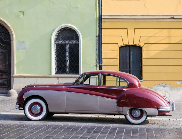 Oldtimer in a street of Budapest, Hungary — Stock Photo, Image