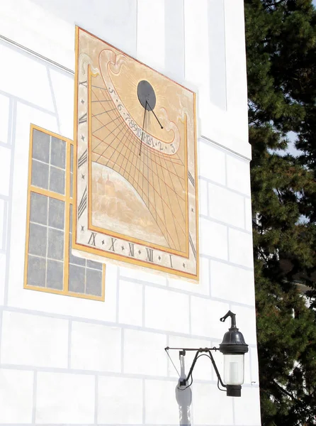 Ηλιακό ρολόι στην Cesky Krumlov, Νότια Βοημία, Τσεχική Δημοκρατία — Φωτογραφία Αρχείου