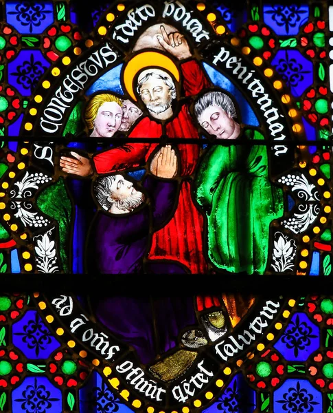 Gebrandschilderd glas - heiligen Conteste, bisschop van Bayeux — Stockfoto