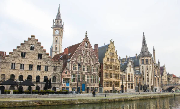 Graslei no centro histórico de Ghent, Flandres — Fotografia de Stock