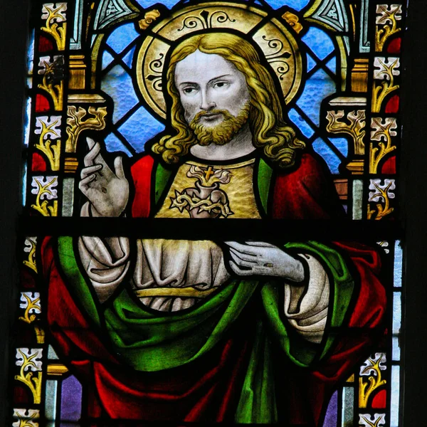彩绘玻璃-耶稣基督和神圣之心 — 图库照片