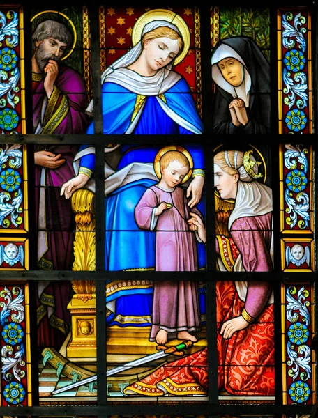 Gebrandschilderd glas - het kind Jezus en Maria — Stockfoto